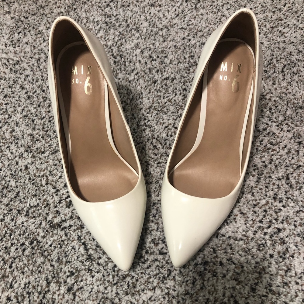 Mix No.6 White Pumps